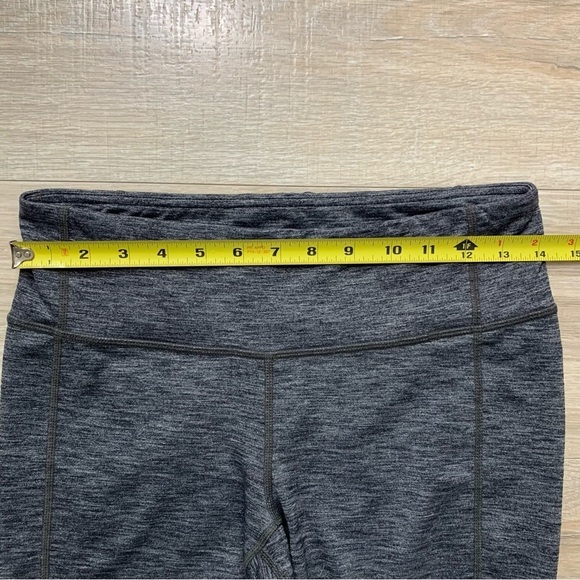 Athleta Black Heather Gray Revelation Capri Leggings Size Medium - Picture 6 of 12